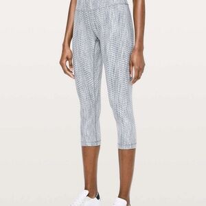 EUC Lululemon Wunder Under Crop (High-Rise) *Full-On Luon 21"